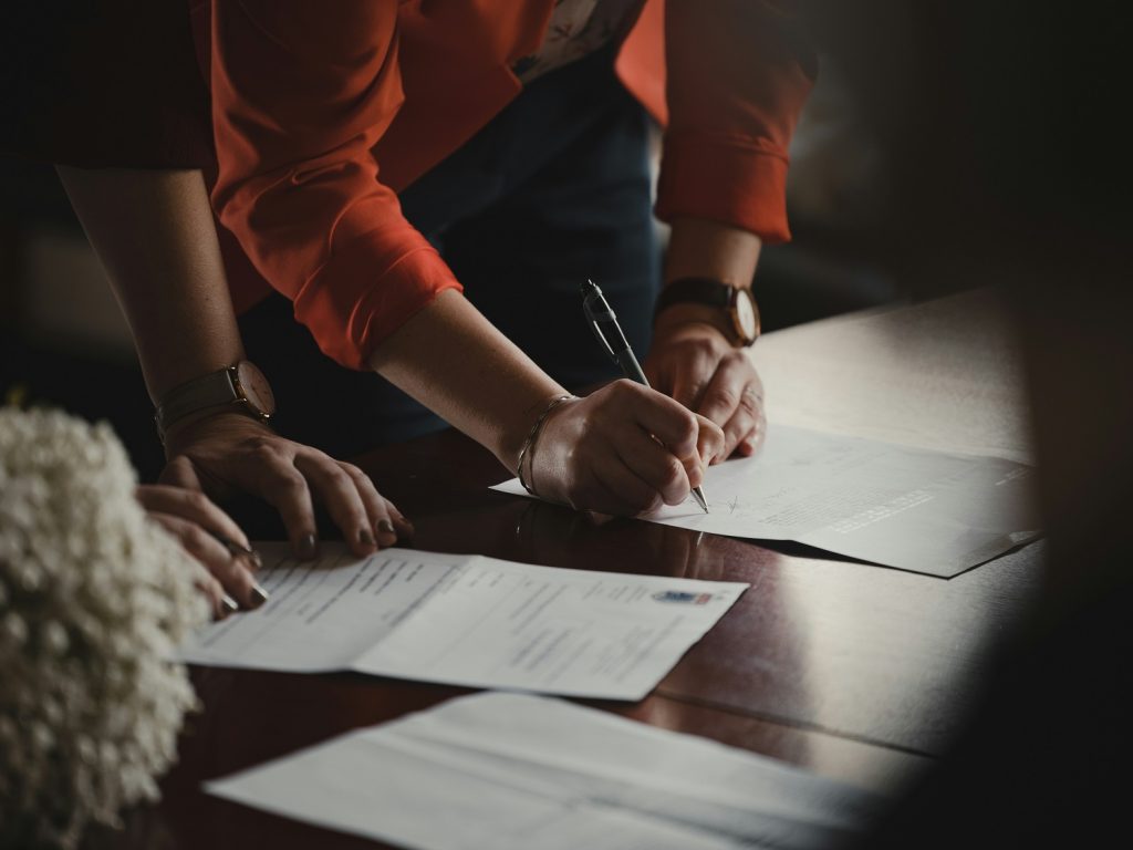 FAQ Section about How HR Support Payroll?